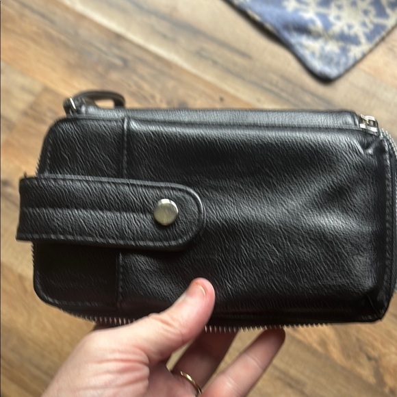 GUC Black Leather Wristlet - Picture 2 of 3